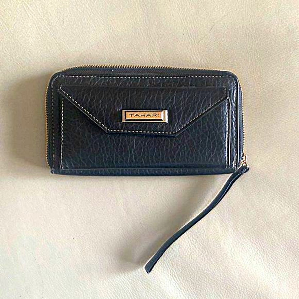 TAHARI Black Leather Women's Wallet